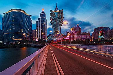 《羊蹄山之魂》女主泡温泉视频 网友：不如境井仁